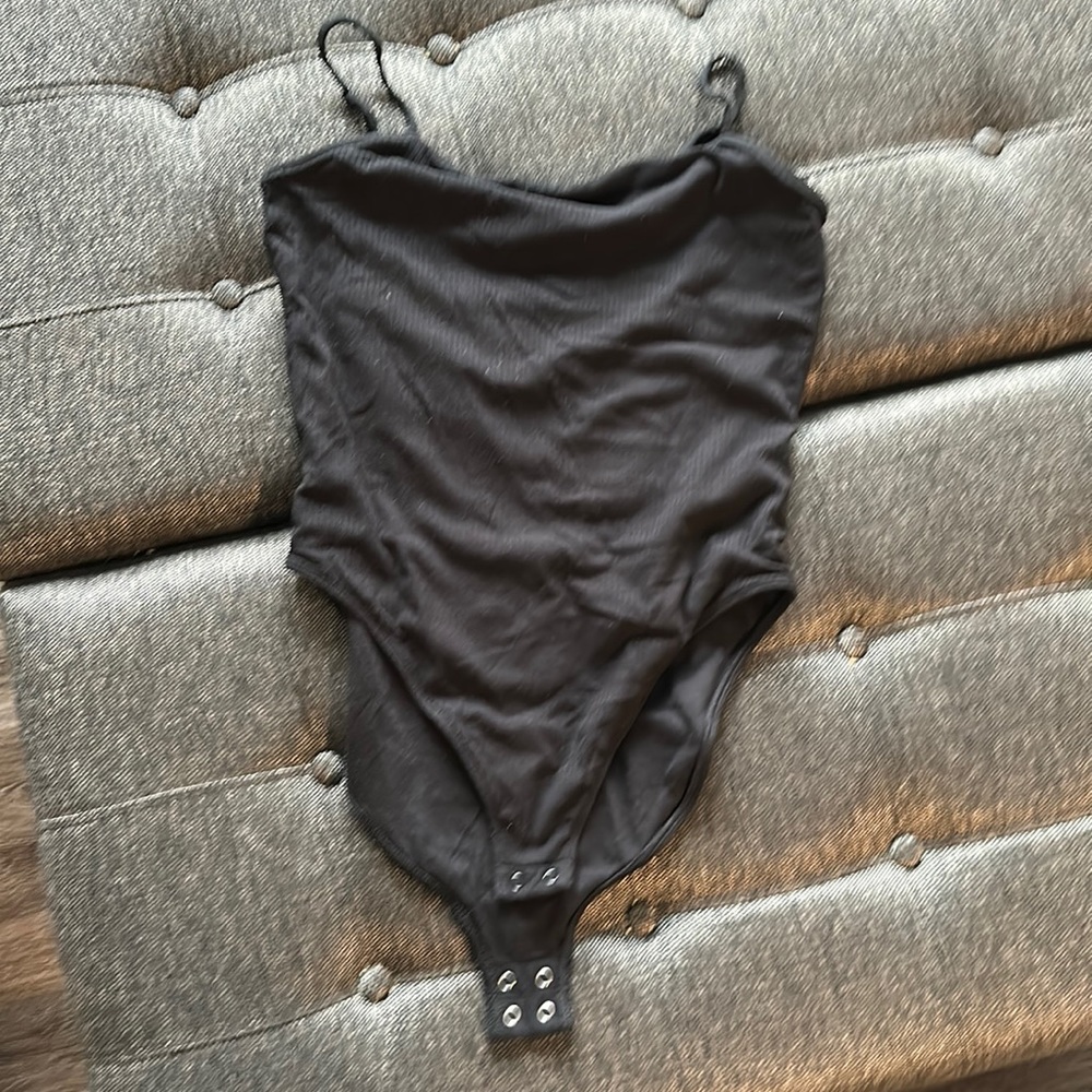 Old navy women’s body suit. Color black. Size medium.